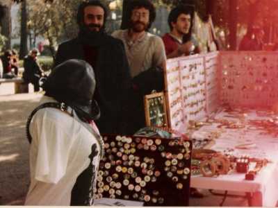All�epoca come detto piazza Umberto era piena di bancarelle con artigiani che vendevano i loro monili